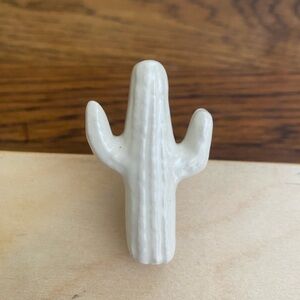 Lot of 10 ceramic white cactus drawer pulls/cabinet knobs